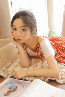 在浴室里含着奶头吸的小说